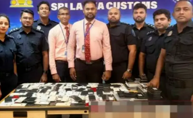 9名华人在海关被捕，身上绑满手机、平板和路由器，价值近29万美元